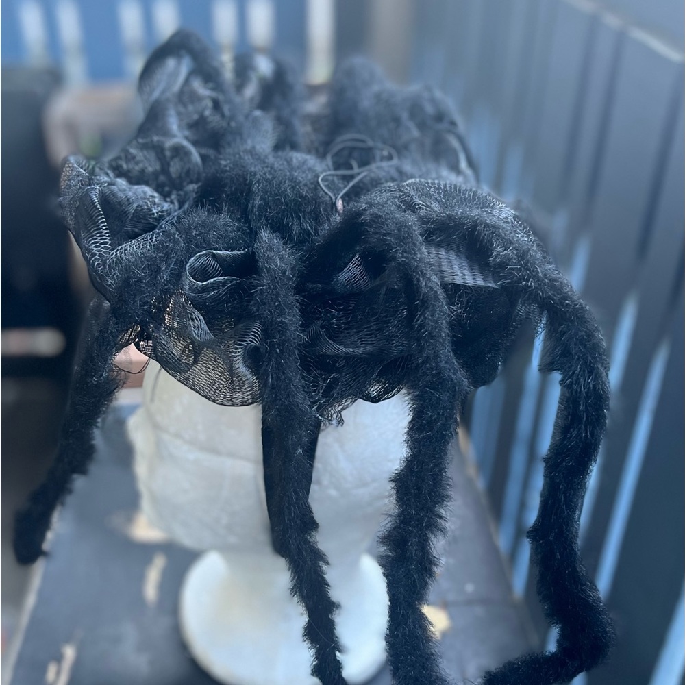 Custom-made Spider Fascinator - Picture 9 of 10